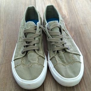 Blowfish Malibu size 9 sneakers